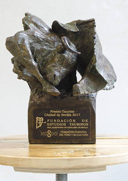 Análisis de May Perea sobre la escultura del Premio Taurino Ciudad de Sevilla