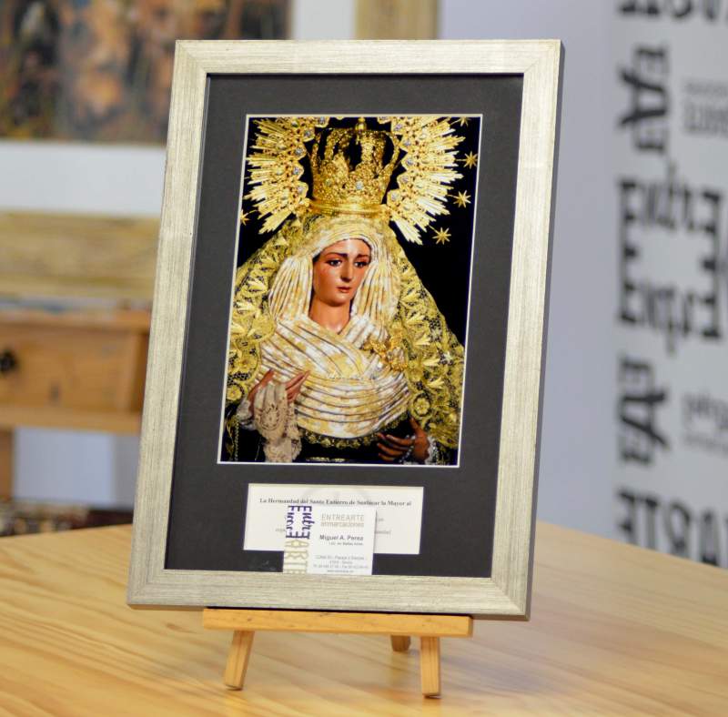 Enmarcación imagen de Nuestra Señora de las Angustias, como obsequio de protocolo