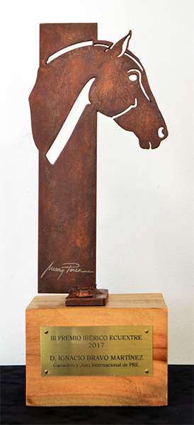 III Premio Ibérico Ecuextre 2017: escultura de caballo en acero cortado al láser
